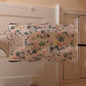 NWT Relativity silky sleeveless floral and solid top Sz M